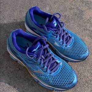 Women’s Mizuno - Wave Enigma Running Shoe - size 8